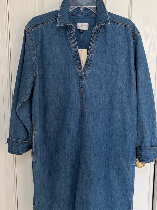 Universal Thread Dresses & Skirts - Universal Thread Denim Tunic Dress in Medium Blue. Shirt tail hem And pockets